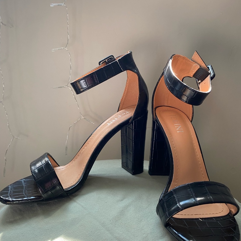 Black chunky heel, size 9, crocodile pattern